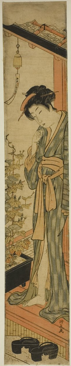 Frau bewundert Morgenblumen beim Zähneputzen von Torii Kiyonaga