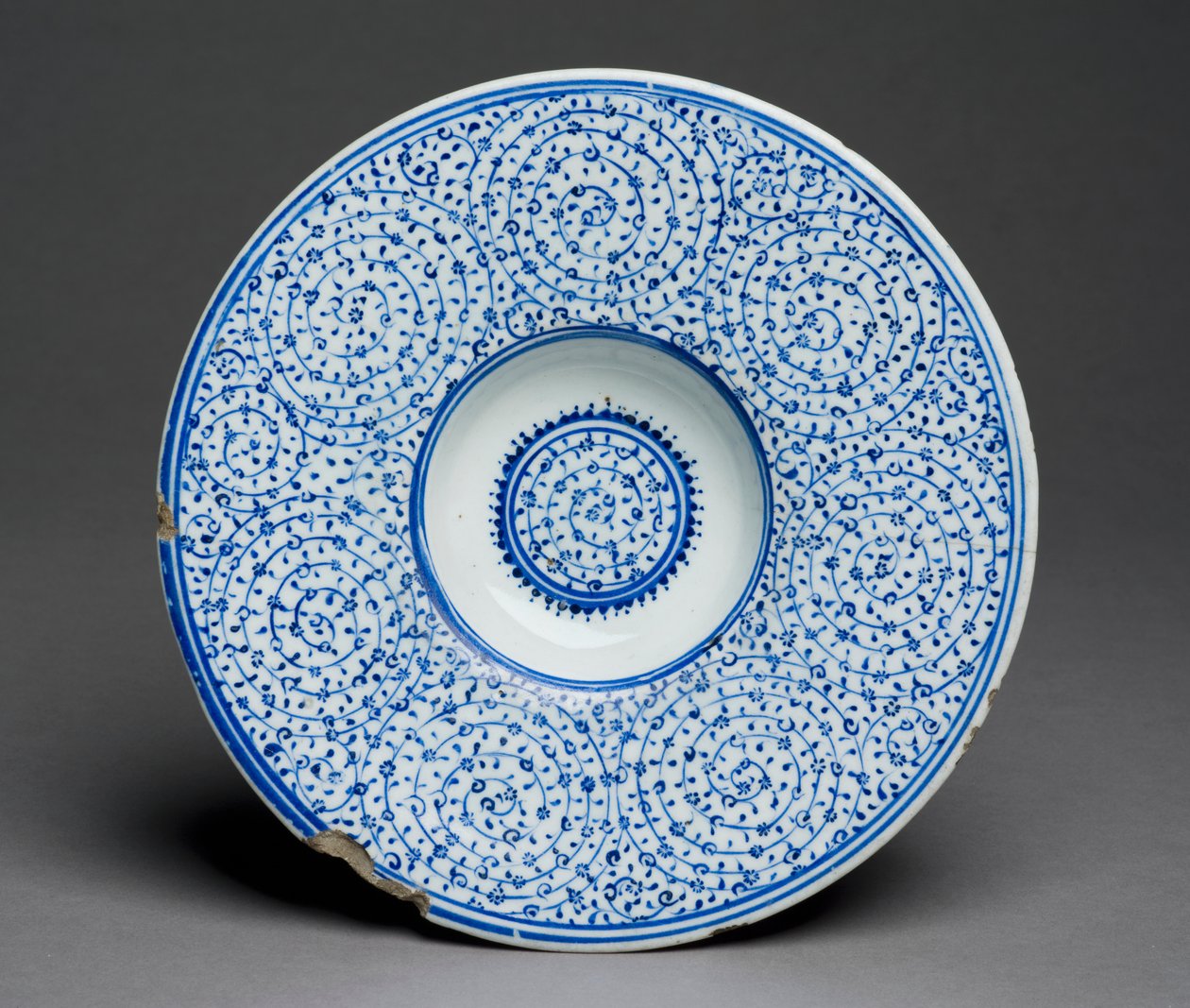Tondino-Schale, Iznik Golden Horn Ware, Türkisch, ca. 1535-45 von Turkish School