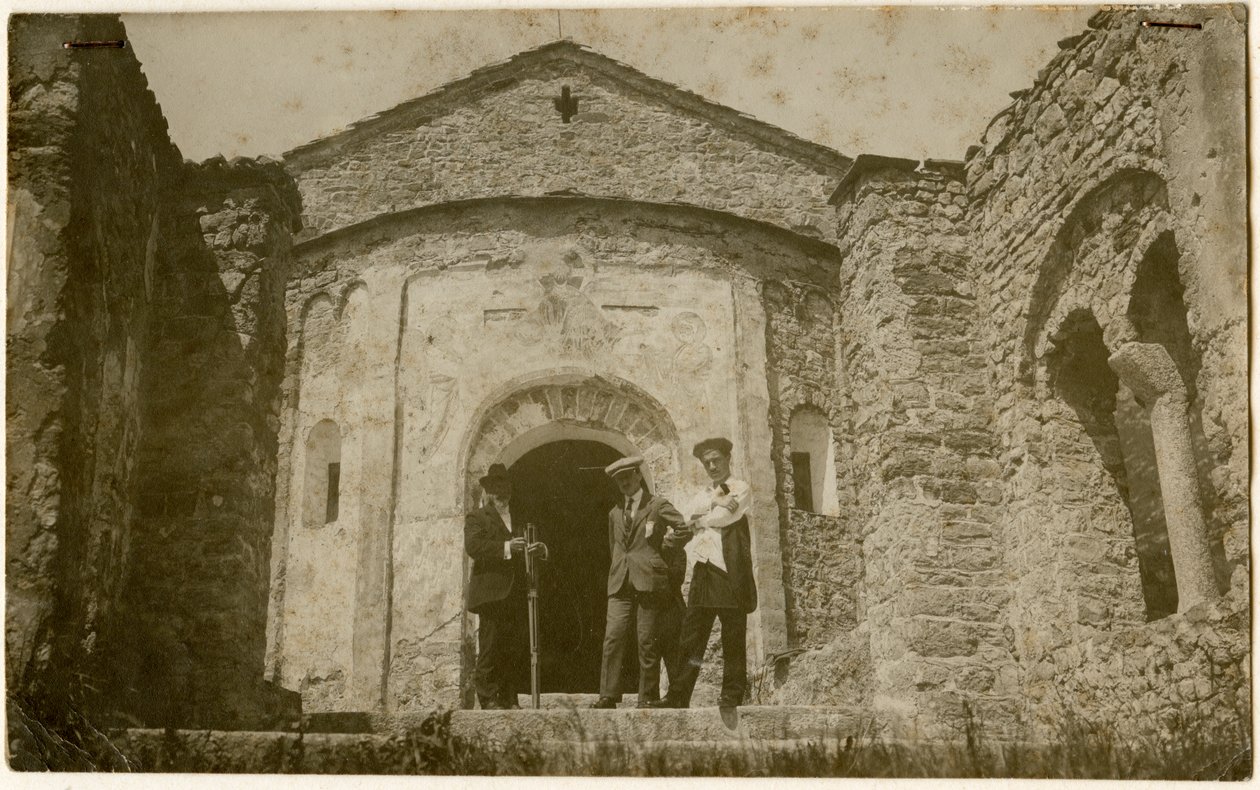 Abtei von San Pietro al Monte, Civate, Lombardei, Italien, Fotografie von Ugo Monneret de Villard, circa 1910 von Ugo Monneret de Villard