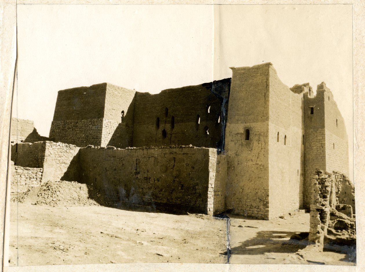 Großer Turm (Qasr) des Klosters St. Simeon, Assuan, Ägypten, Fotografie von Ugo Monneret de Villard von Ugo Monneret de Villard
