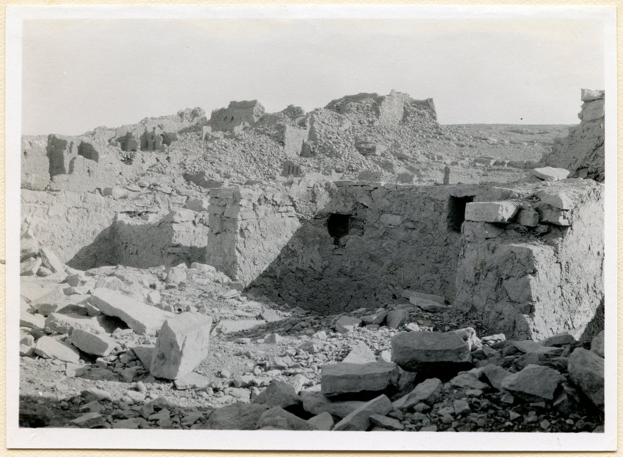 Ruinen der südlichen Kirche, Blick auf die Apsis, Sabagura, Ägypten, Foto von Ugo Monneret de Villard von Ugo Monneret de Villard