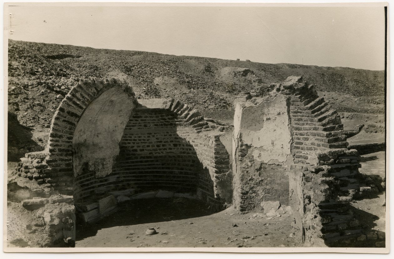 Dreilappiges Gebäude, al-Fustat, Ägypten, Fotografie von Ugo Monneret de Villard von Ugo Monneret de Villard
