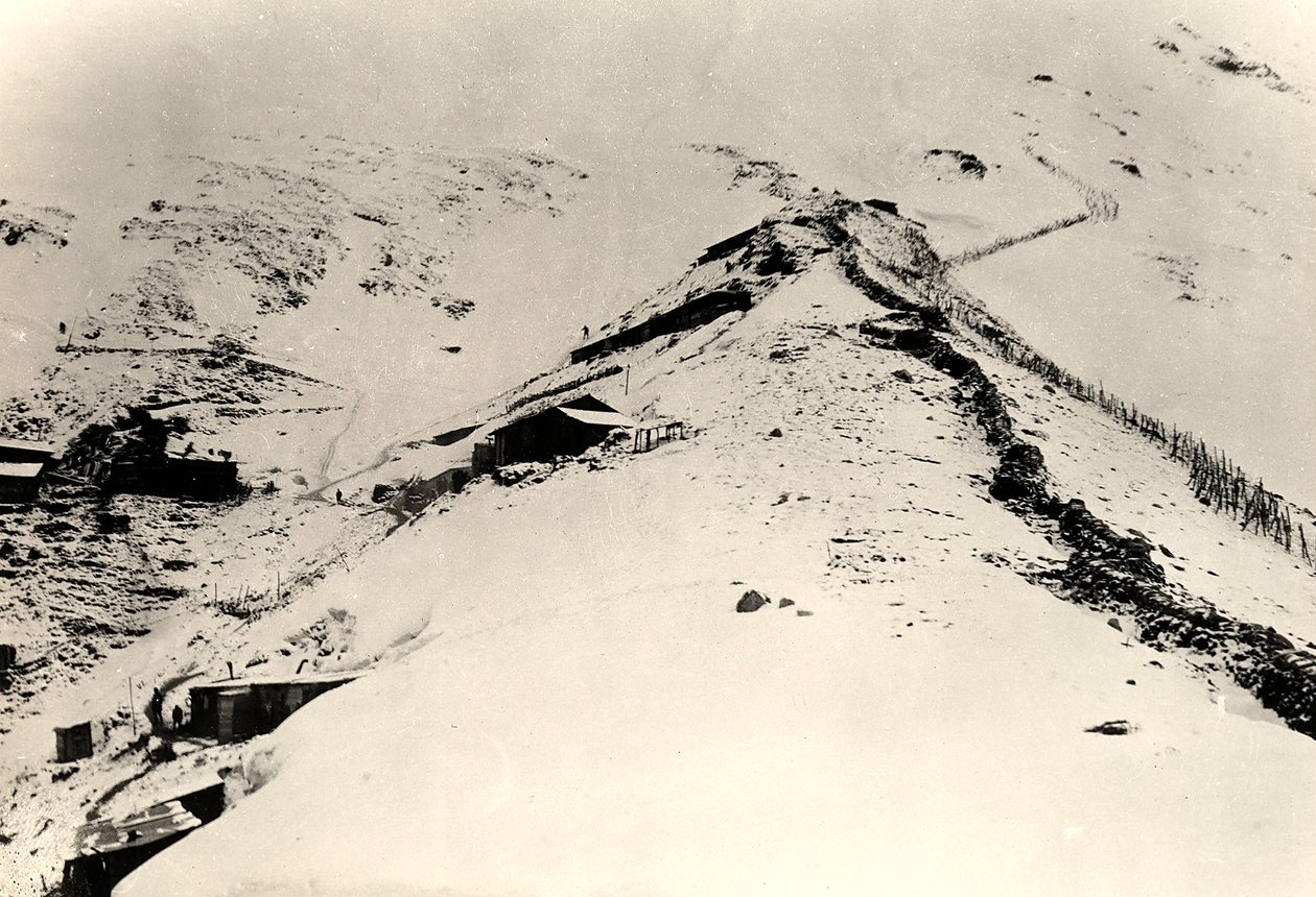 Schützengräben und Zäune an den Hängen des Monte Nero während des Ersten Weltkriegs von Ugo Ojetti