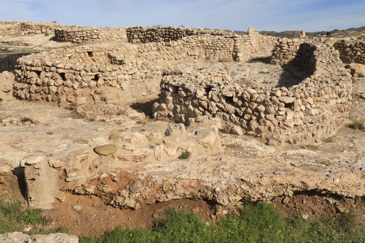 Das Haupttor und die Barbakane zur Stadt, Los Millares, in der Nähe von Santa Fe Mondujar von Unbekannt Unbekannt
