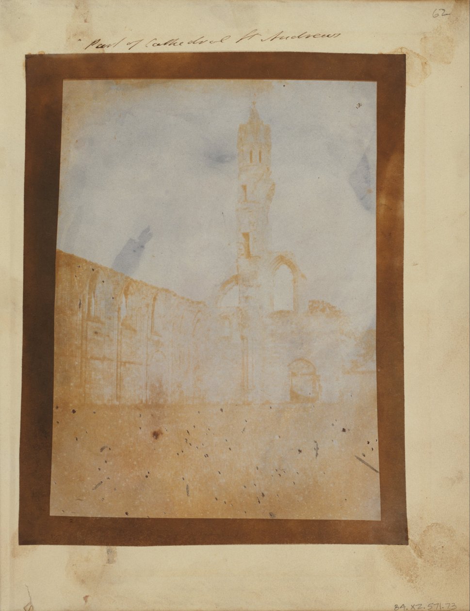 Unbekannter Hersteller, Britisch - Die Westfront und das südliche Seitenschiff der Kathedrale von St. Andrews von Nordosten. von Unbekannt Unbekannt