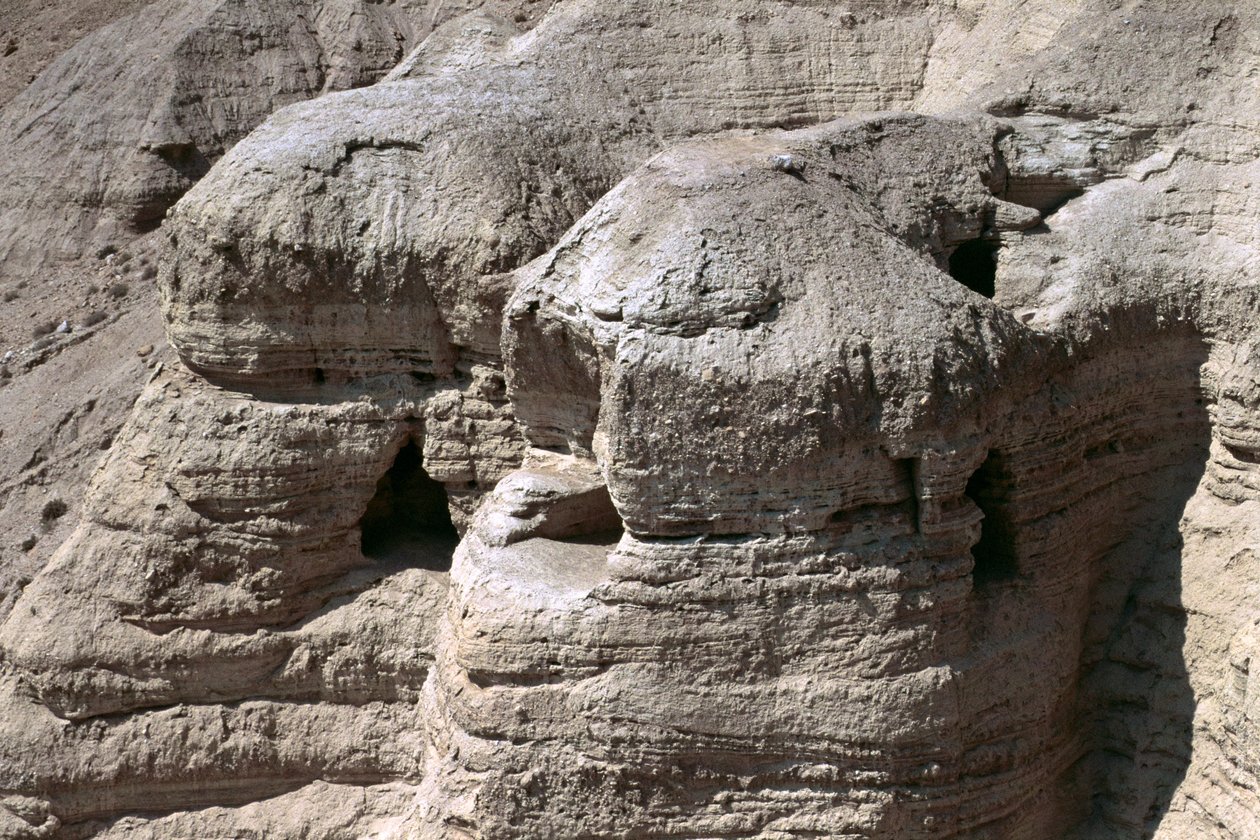 Ansicht der Qumran-Höhlen, wo 1947 die Schriftrollen vom Toten Meer entdeckt wurden von Unbekannt Unbekannt