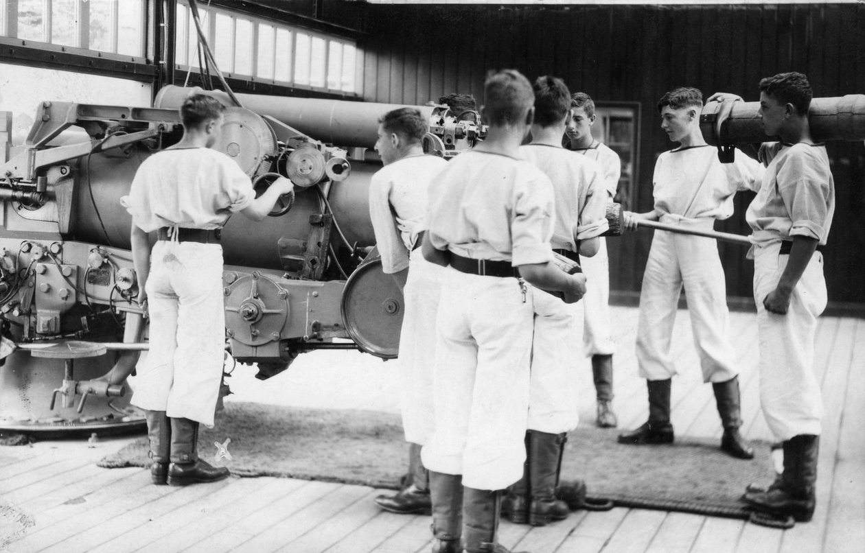 6-Zoll-Geschützdrill, Ausbildungseinrichtung der Royal Navy, Shotley, Suffolk, 1936 von Unbekannt