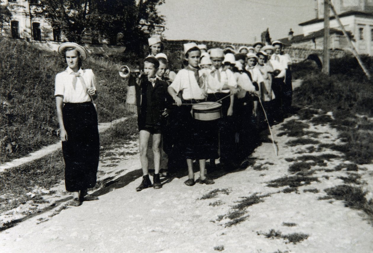Eine Pioniergruppe im All-Union Young Pioneer Camp Artek, Gurzuf, Krim, UdSSR, 1930er Jahre von Unbekannt