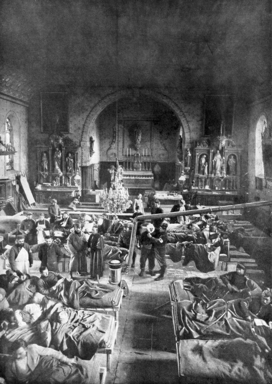 Eine Feldstation an der Front, im Kirchenschiff einer ländlichen Kirche, Erster Weltkrieg, 1915 von Unbekannt