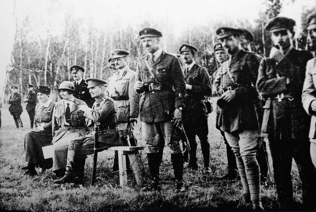 Admiral Alexander Koltschak mit britischen Offizieren an der Ostfront, Russland, 1918 von Unbekannt