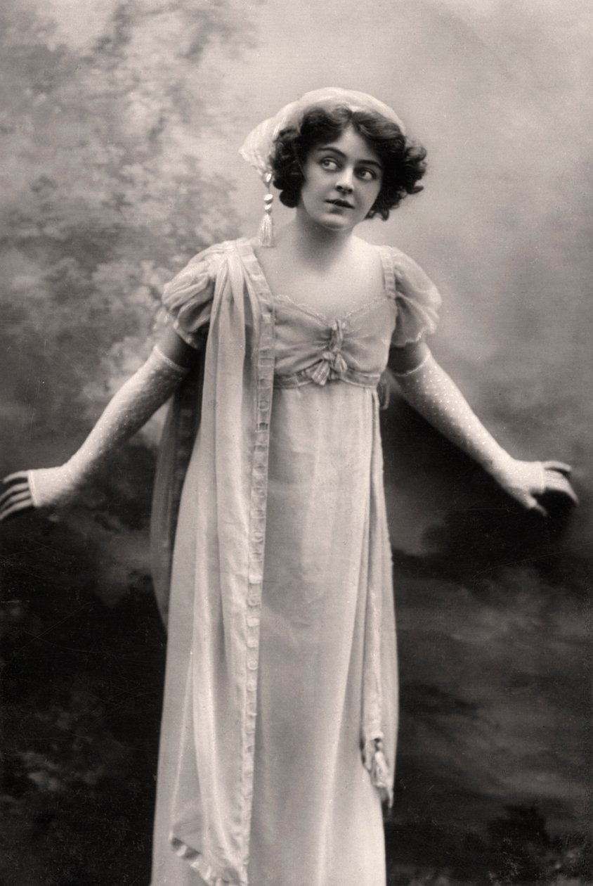 Adrienne Augarde 1882-1913, englische Schauspielerin, 1907 von Unbekannt