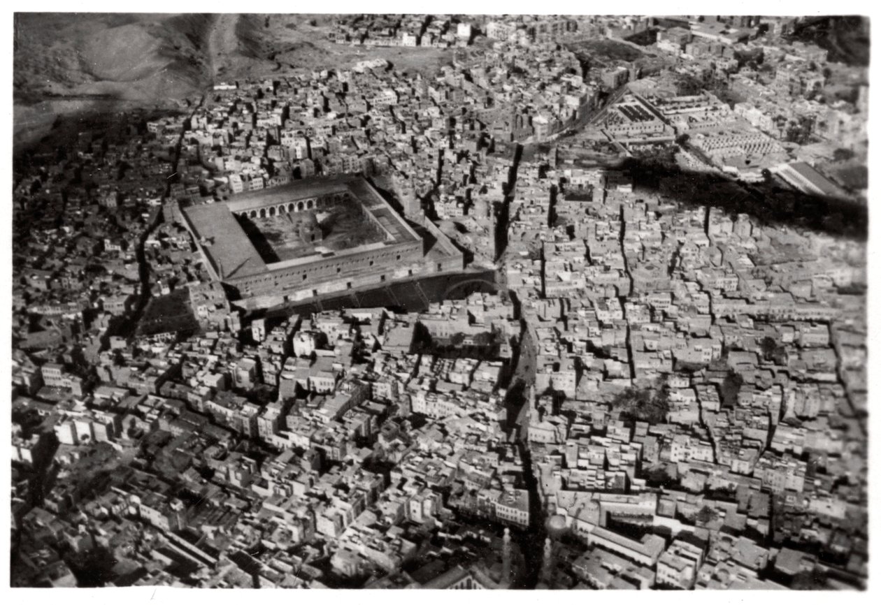 Luftaufnahme von Alt-Kairo, Ägypten, aus einem Zeppelin, 1931-1933 von Unbekannt