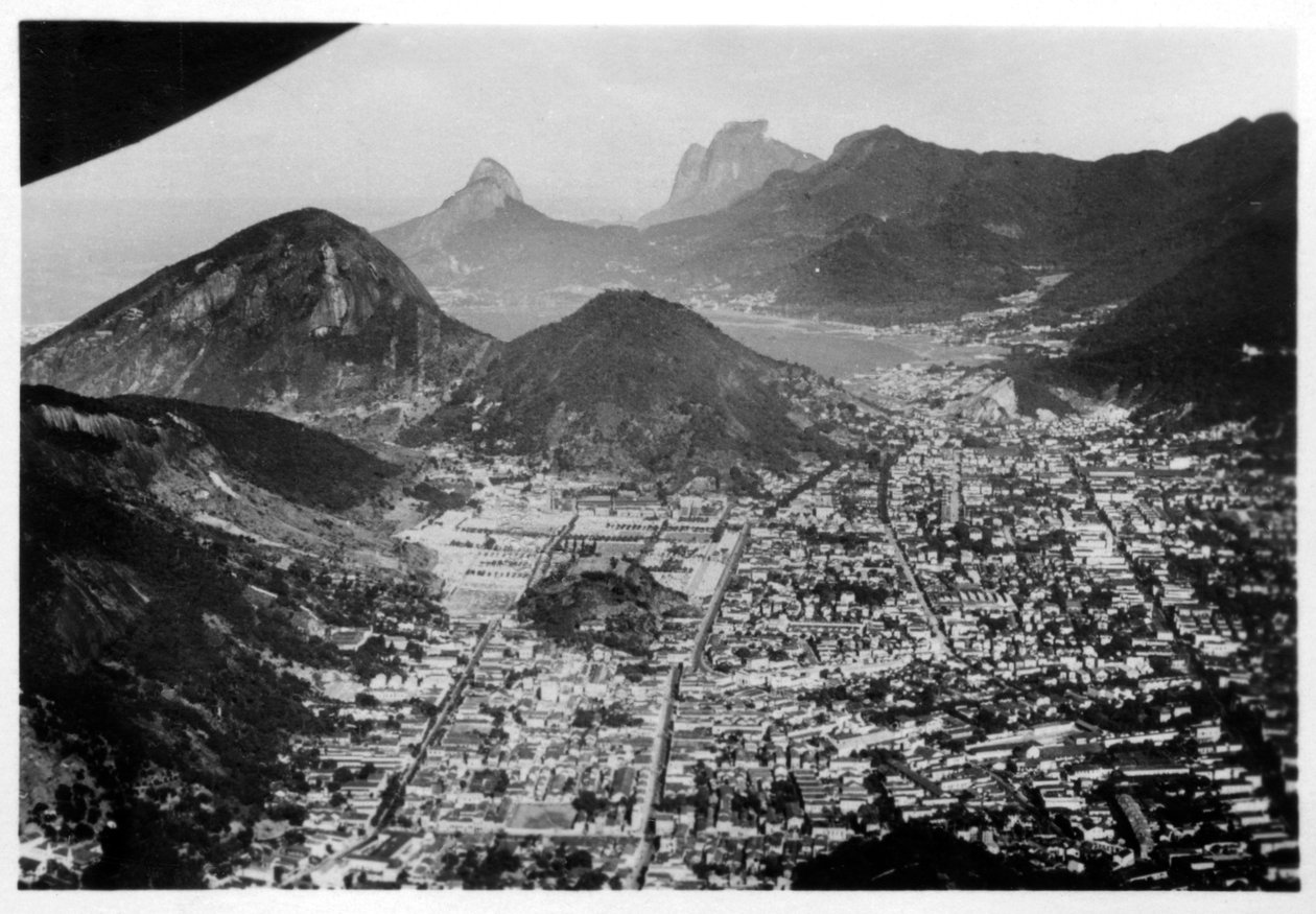 Luftaufnahme von Rio de Janeiro, Brasilien, aus einem Zeppelin, 1930-1933 von Unbekannt