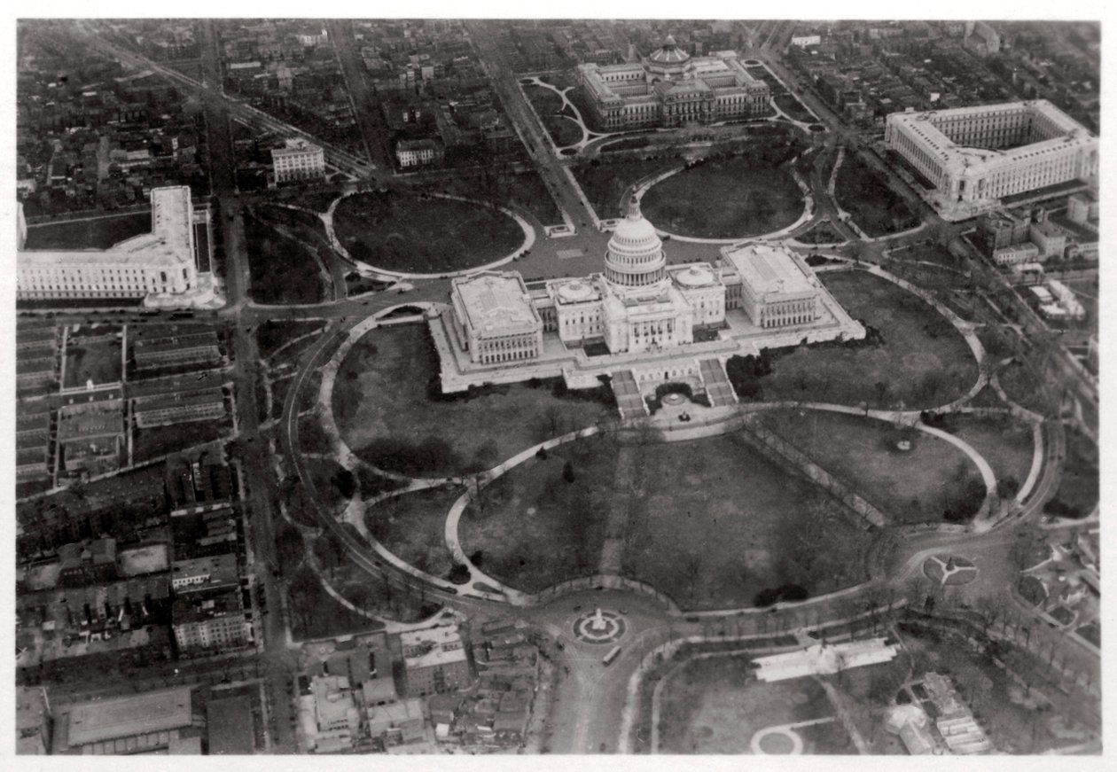 Luftaufnahme des Kapitols, Washington DC, USA, von einem Zeppelin, 1928-1933 von Unbekannt