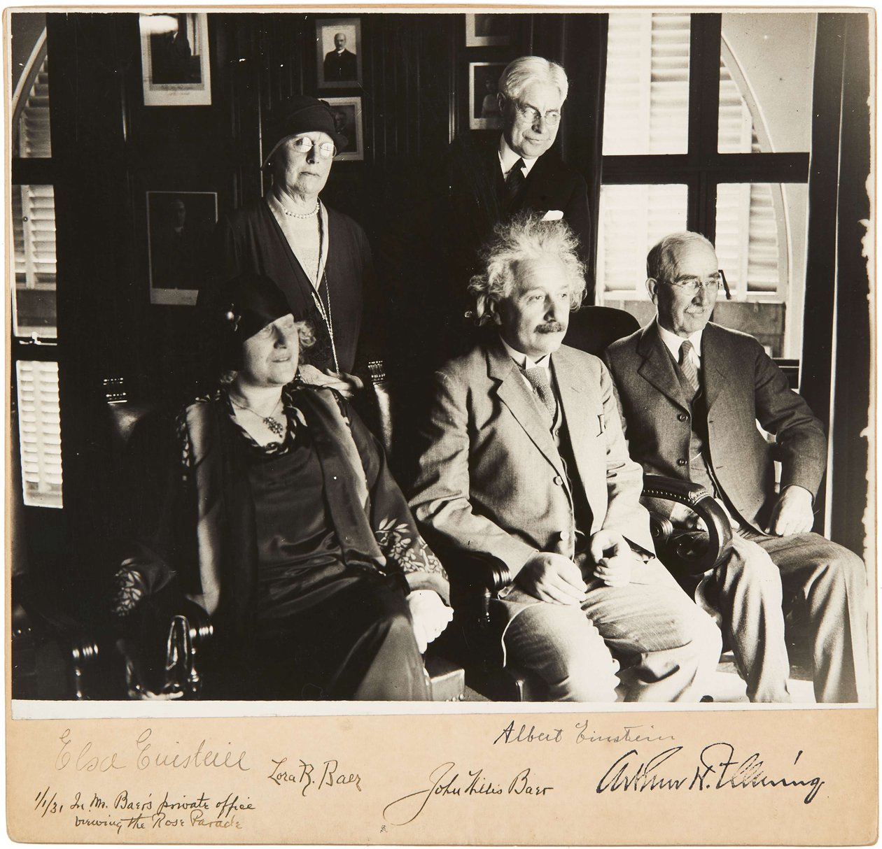 Albert und Elsa Einstein, John und Lora Baer und Arthur H. Fleming, Pasadena, 1. Januar 1931, 1931 von Unbekannt