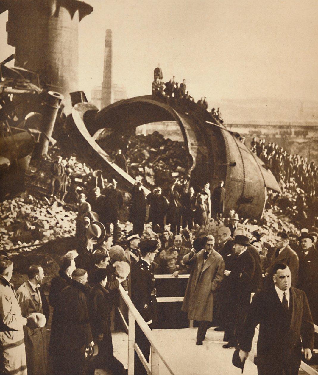 Bei den verlassenen Stahlwerken, Südwales, 1936-1937 von Unbekannt
