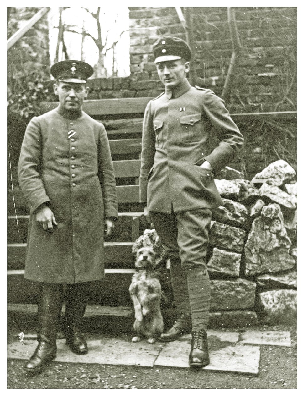 Österreichische oder italienische Soldaten mit einem Hund, Februar 1918 von Unbekannt