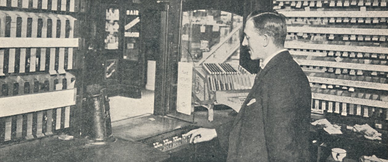 Automatische Ticket- und Wechselgeldmaschinen in Westminster, 1926 von Unbekannt