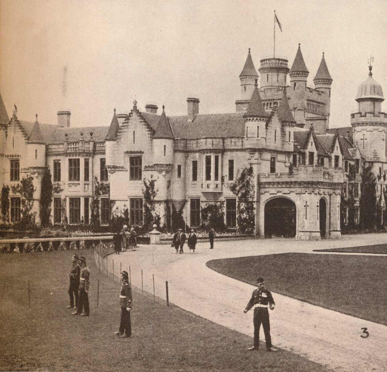 Schloss Balmoral, das Hochlandheim ihrer Majestäten, ca. 1916, 1935 von Unbekannt