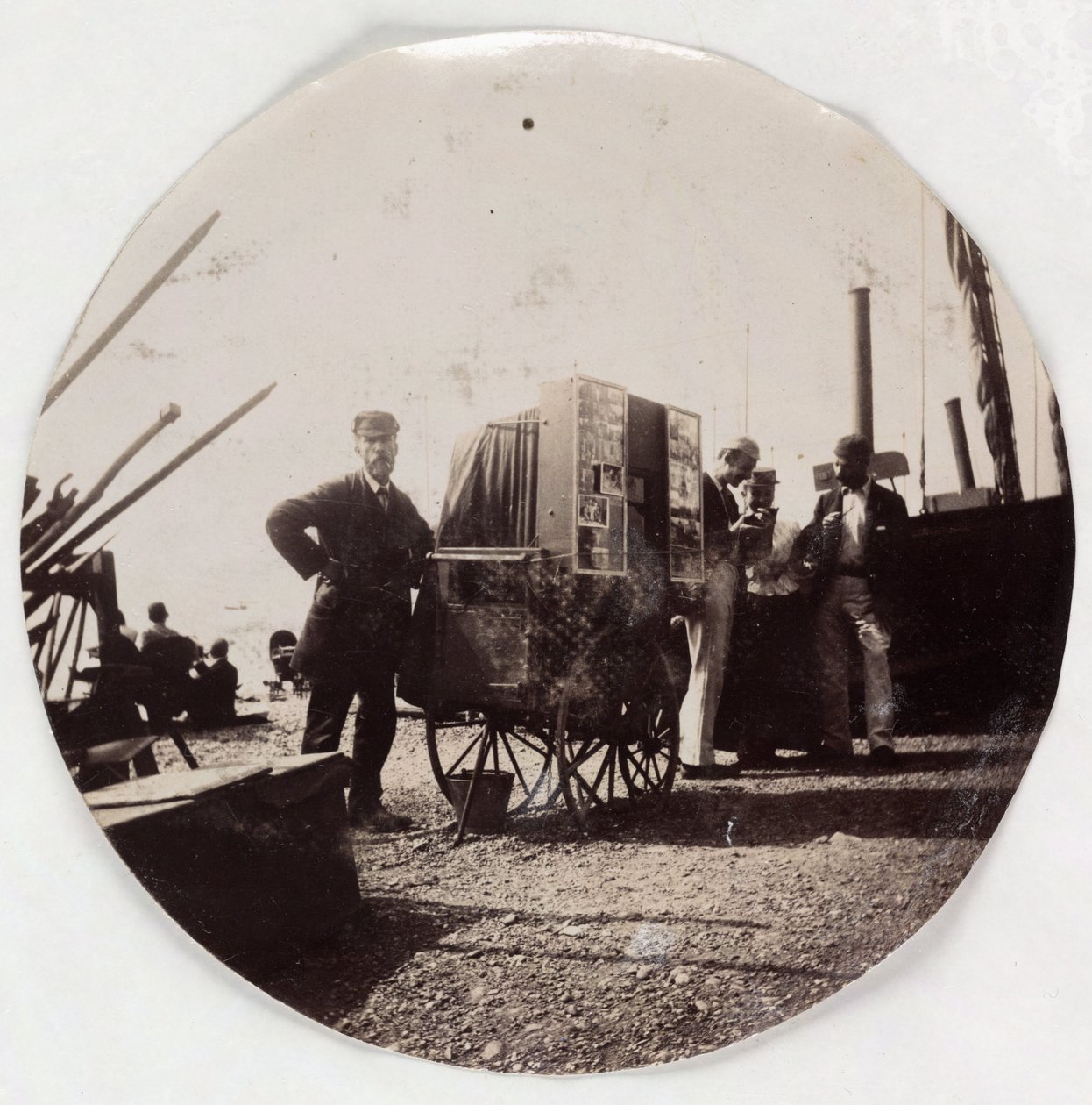 Strandfotograf, um 1890 von Unbekannt