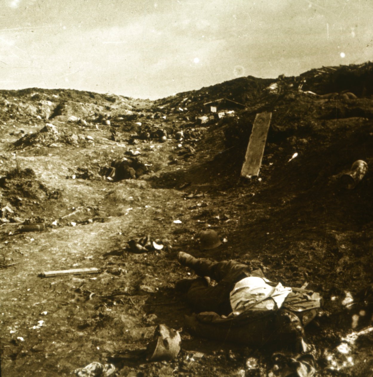 Leiche, Schützengräben an der Frontlinie, Somme, Nordfrankreich, ca. 1916-ca. 1918 von Unbekannt