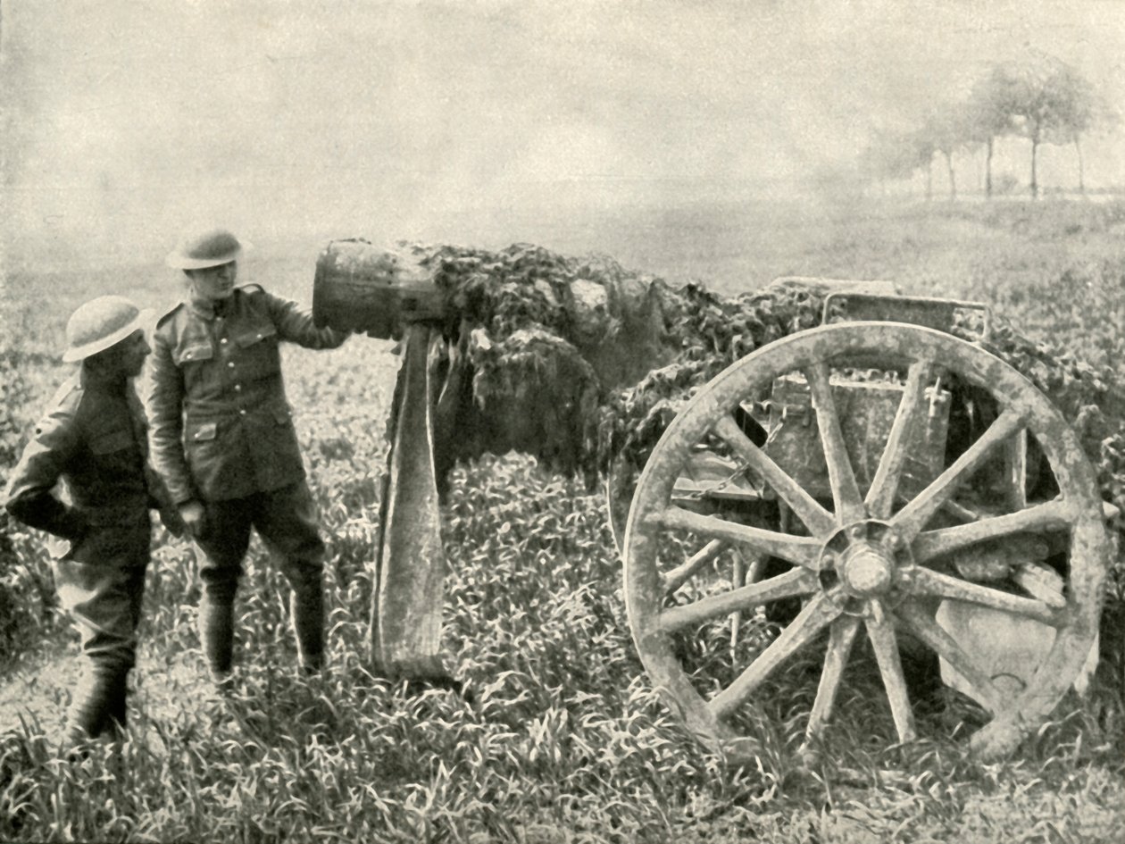 Britische Attrappenkanone im Feld, um das Feuer der Deutschen anzulocken von Unbekannt
