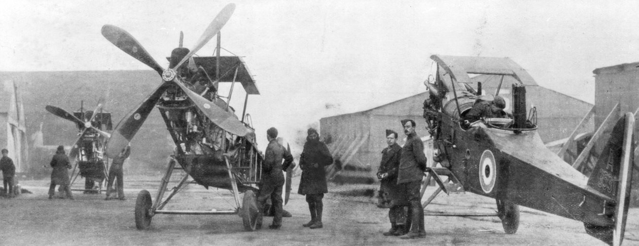 Britische Royal Flying Corps Flugzeuge in Reparatur, ca. 1916 von Unbekannt