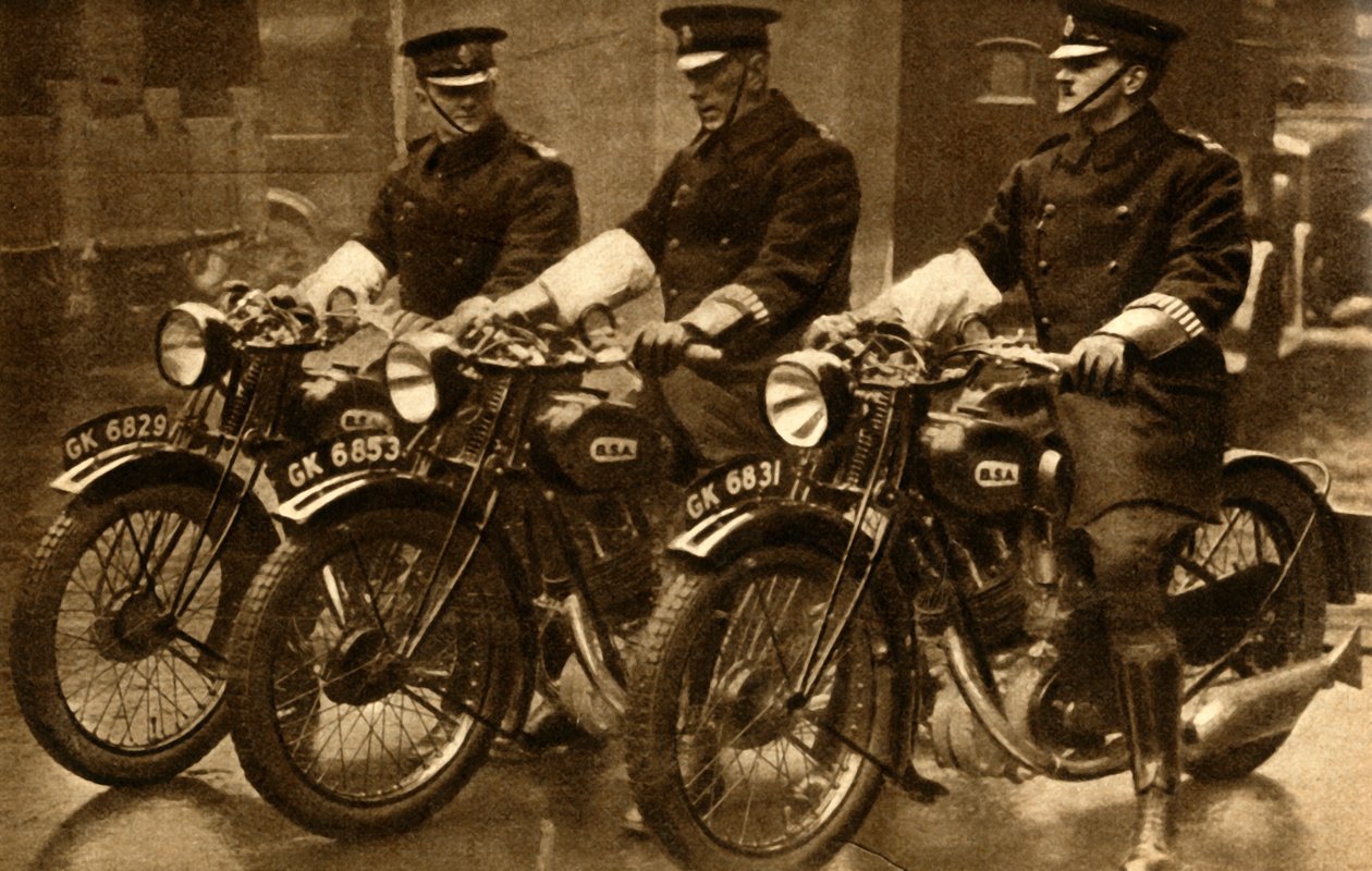 Britische Polizei auf BSA-Motorrädern, 1931, 1933 von Unbekannt