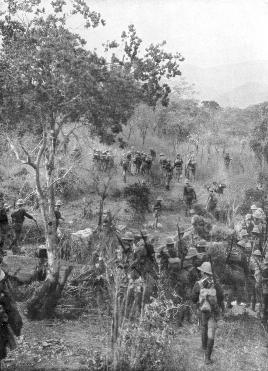 Britische Truppen im Busch an der Grenze zu Deutsch-Ostafrika, Erster Weltkrieg, 1915 von Unbekannt
