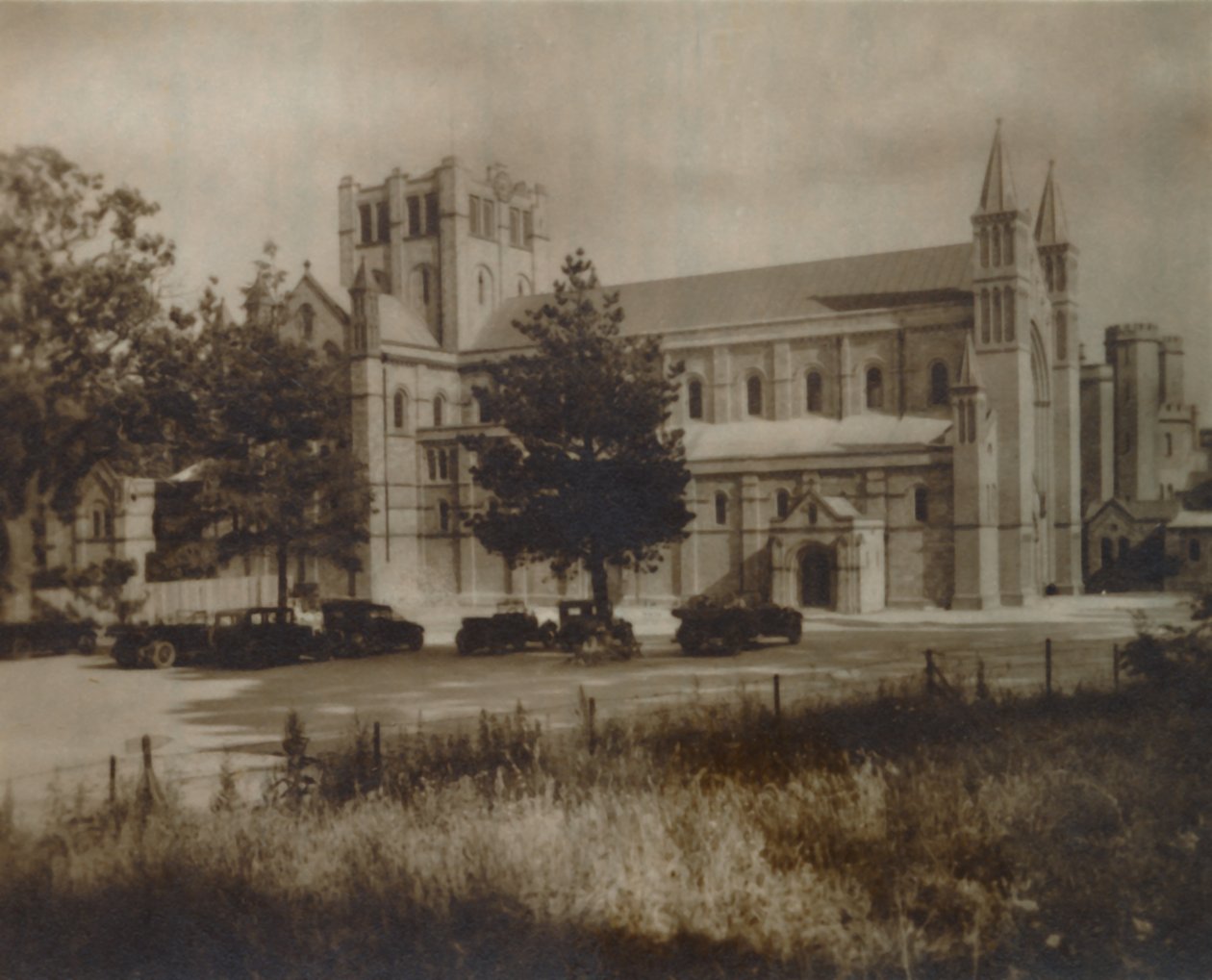 Buckfast Abbey Kirche, Nordansicht, spätes 19. - frühes 20. Jahrhundert von Unbekannt