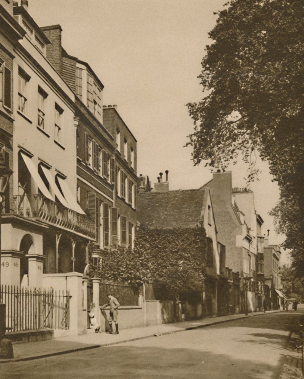 Cheyne Walk, eine ruhige Straße mit Blick auf den Fluss, reich an Erinnerungen, ca. 1935 von Unbekannt