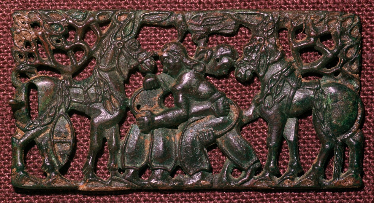 Chinesische Bronze-Geschirrplakette von ringenden Männern von Unbekannt