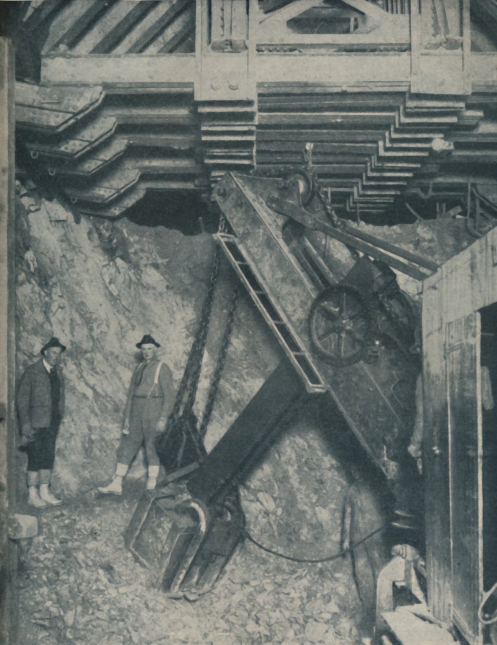 Das Herz eines Berges für einen Tunnel in Colorado ausgraben, ca. 1935 von Unbekannt