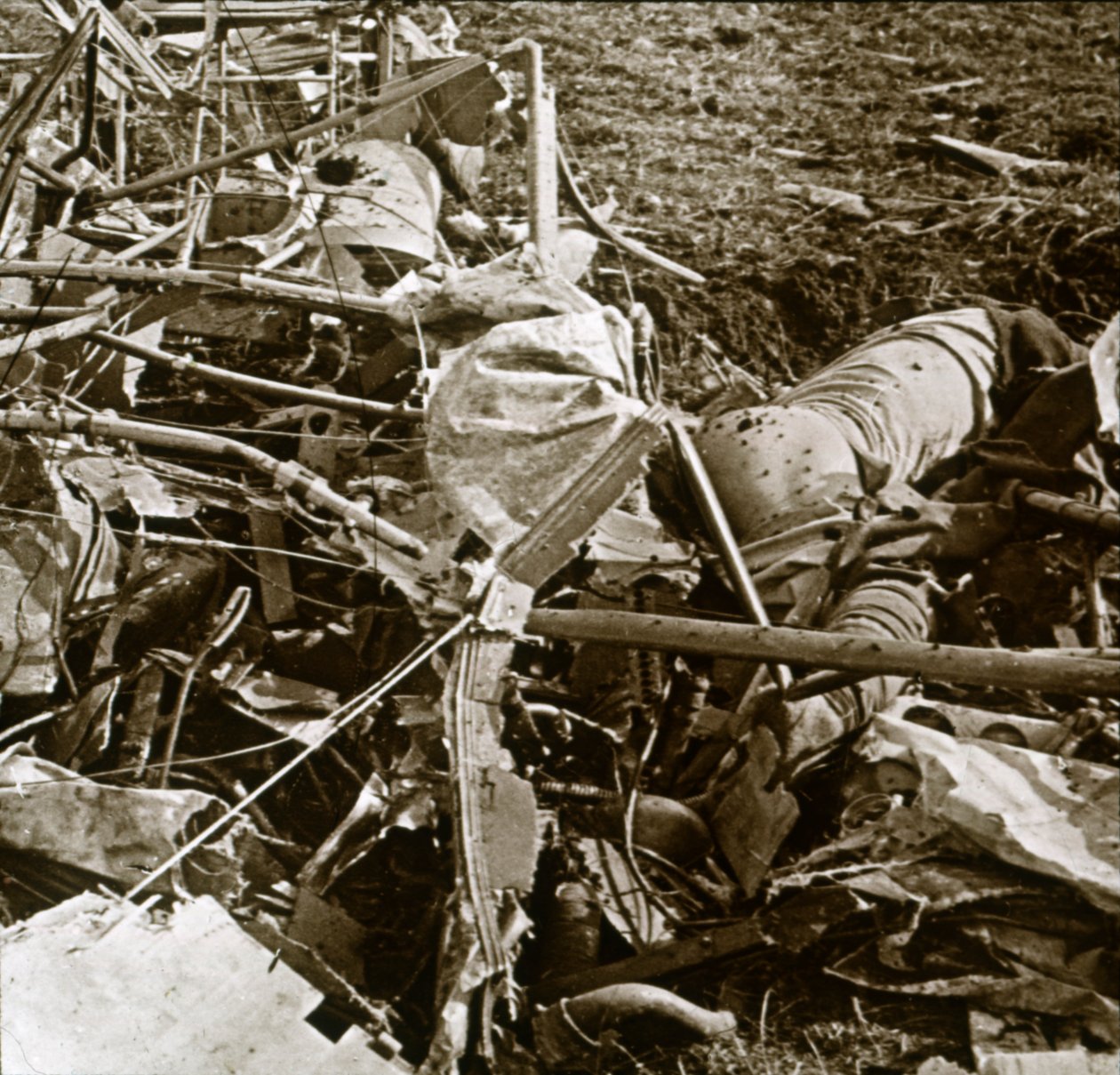 Abgestürztes Flugzeug, Aisne, Frankreich, ca. 1914-1918 von Unbekannt