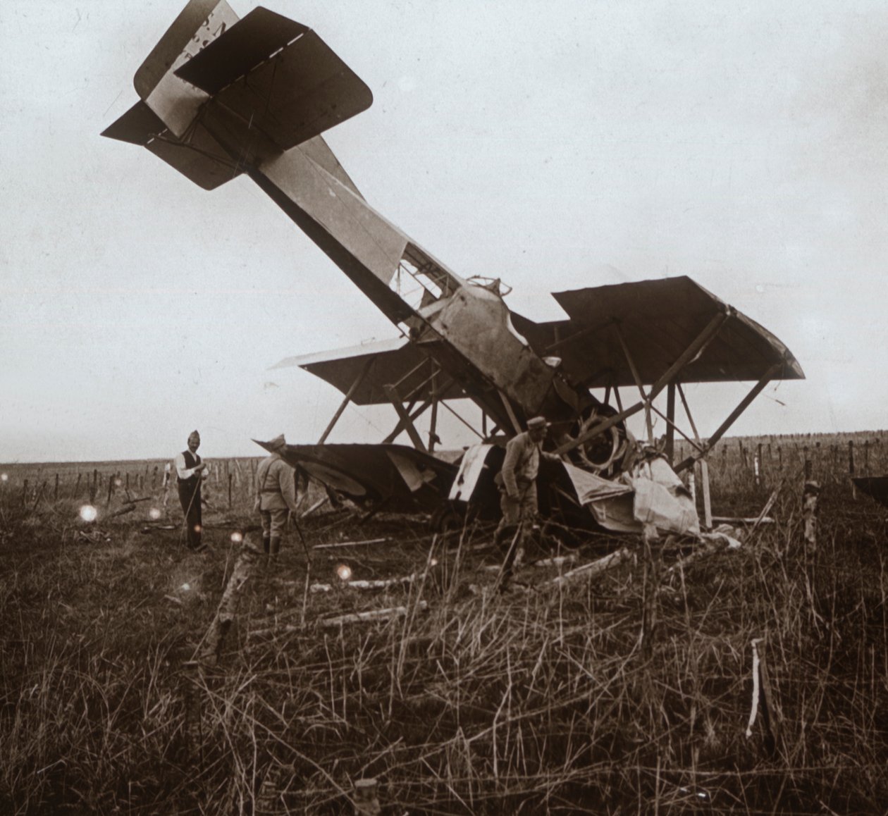 Abgestürztes Flugzeug, Tracy-le-Val, Nordfrankreich, ca. 1914-1918 von Unbekannt
