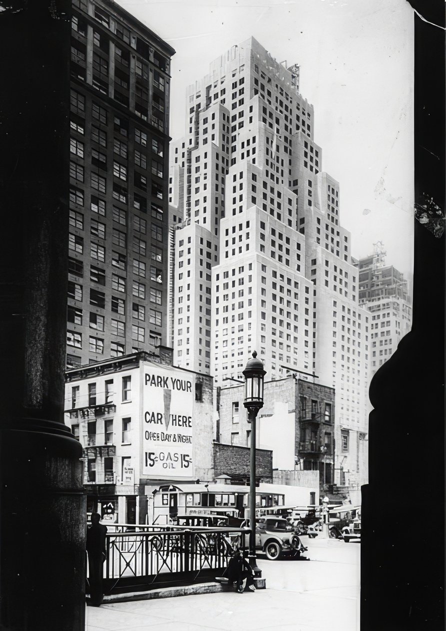 Das 40 Stockwerke hohe Gebäude der Standard Oil Company und rechts im Bild die Zollzentrale, New York von Unbekannt