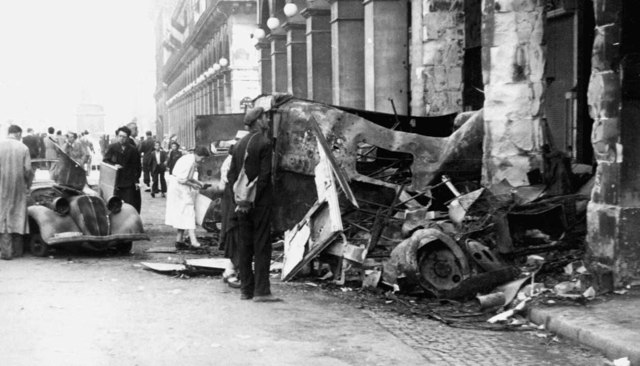 Zerstörtes Fahrzeug, Rue de Castiglione, Befreiung von Paris, August 1944 von Unbekannt