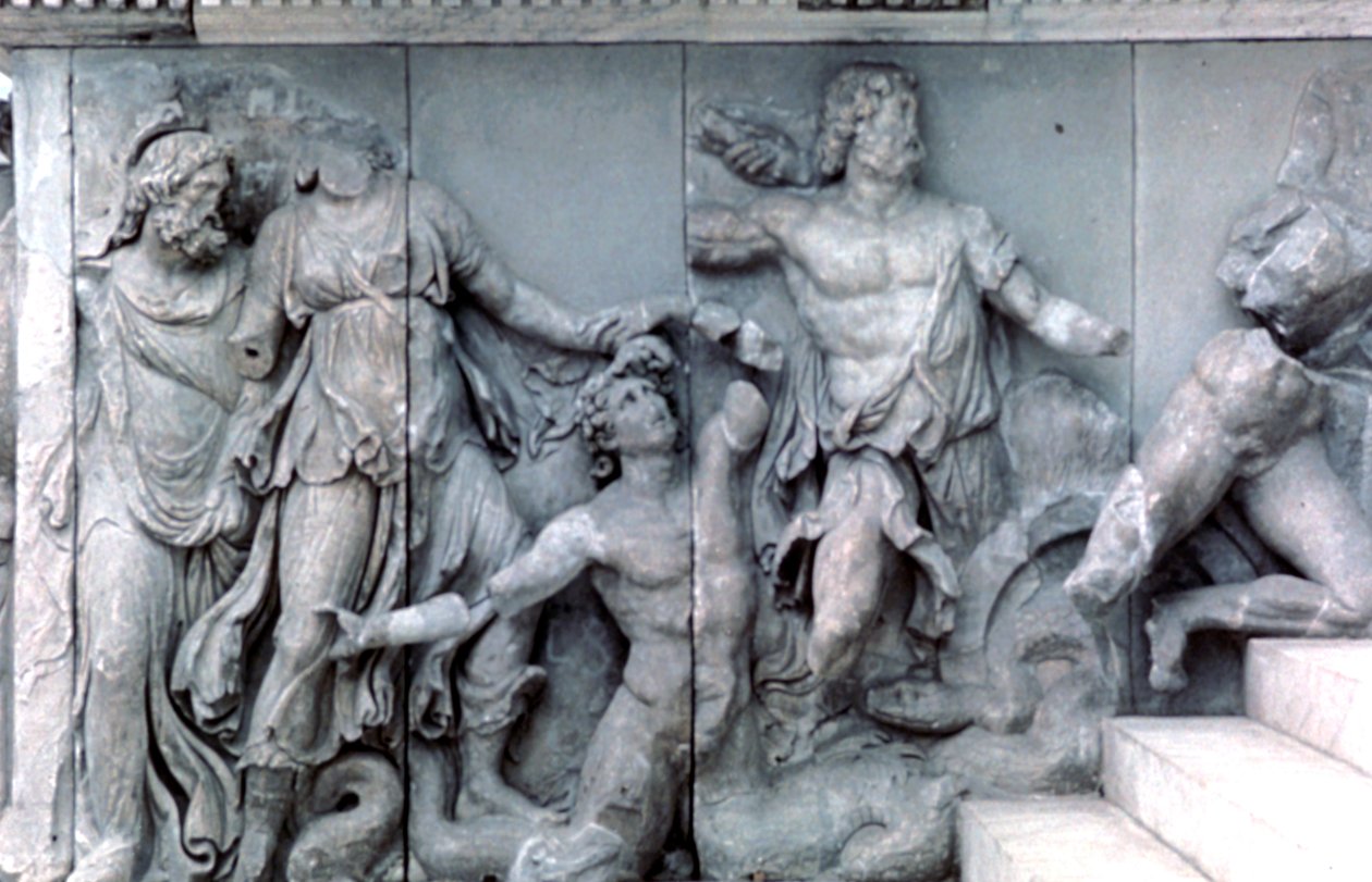 Detail vom Großen Fries des Pergamonaltars, 180-159 v. Chr. von Unbekannt