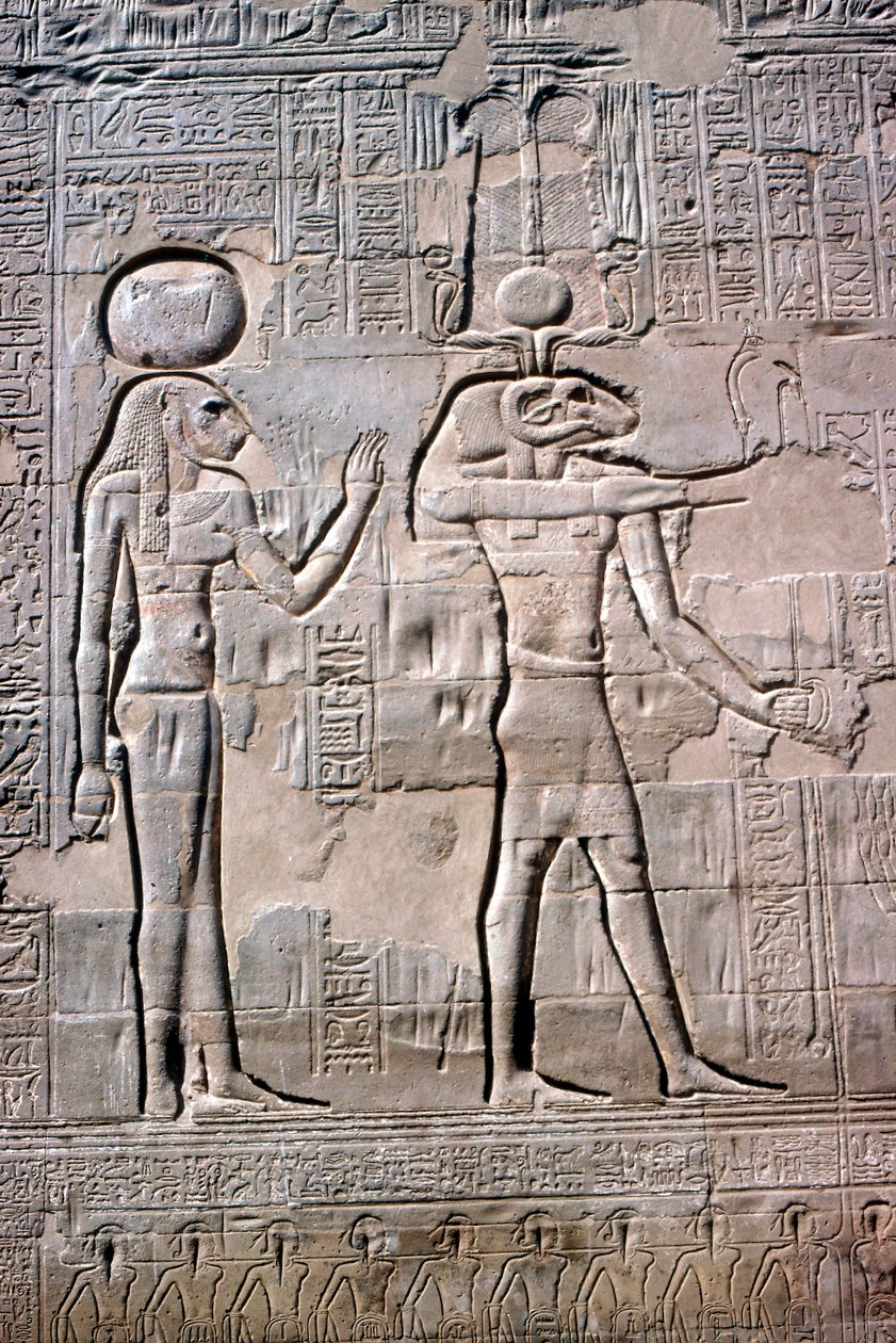 Detail eines Reliefs von Sekhmet und Knum, Tempel von Khnum, ptolemäische und römische Perioden von Unbekannt