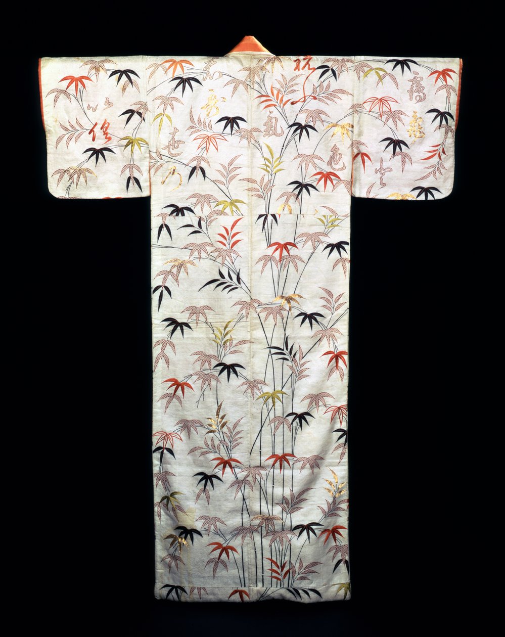 Bestickter weißer Satin-Kimono für Damen, Japanisch, Edo-Periode, 1600-1867 von Unbekannt