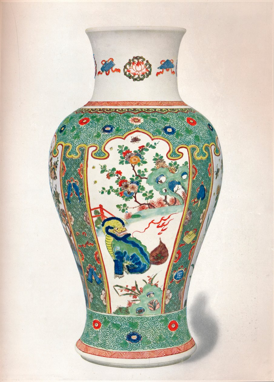 Famille Verte Vase, mit vier aufrechten Tafeln bemalt mit Felsen und blühenden Pflanzen, zwei Monstern von Unbekannt