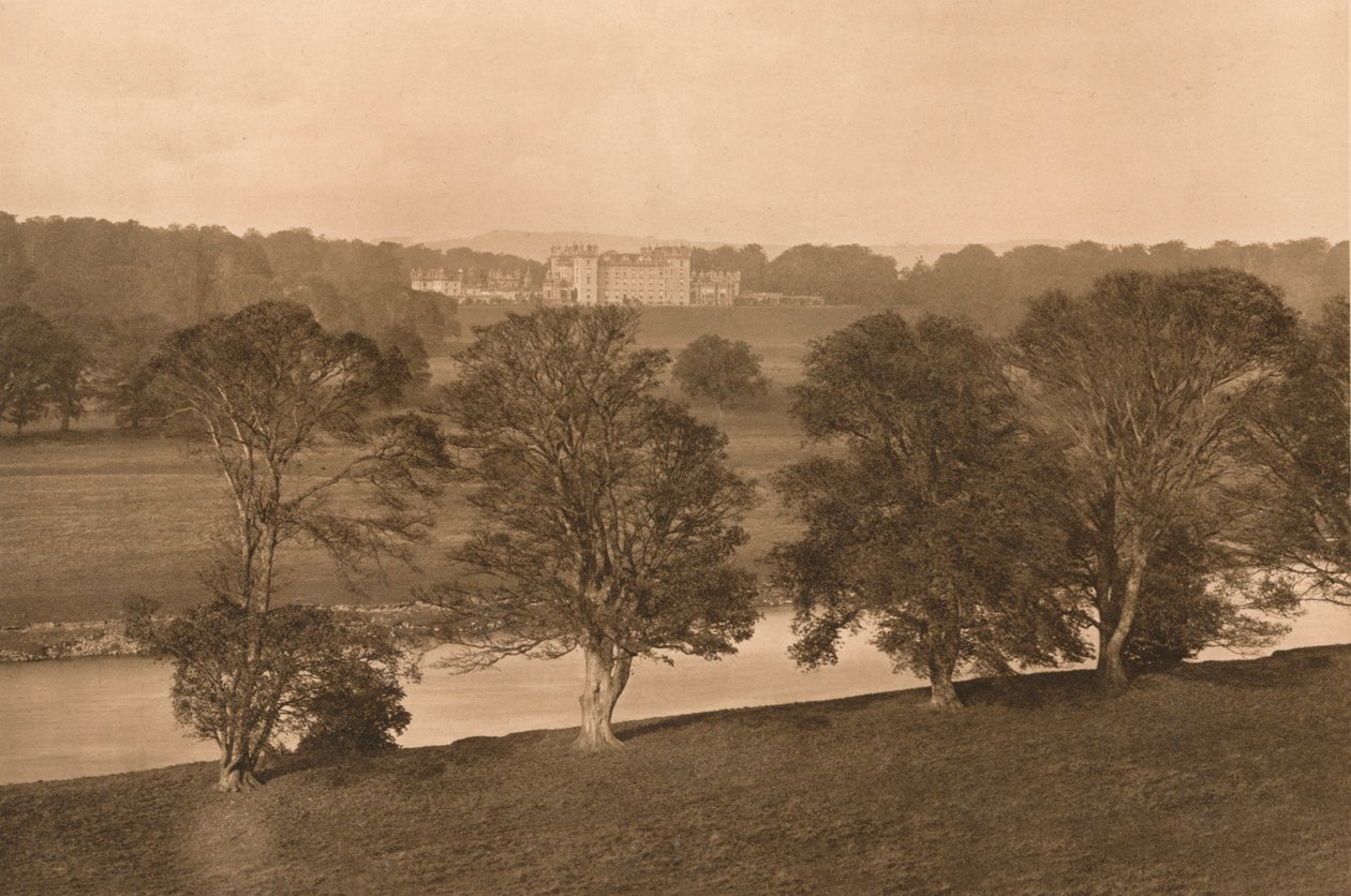 Floors Castle, von der Südseite des Tweed von Unbekannt