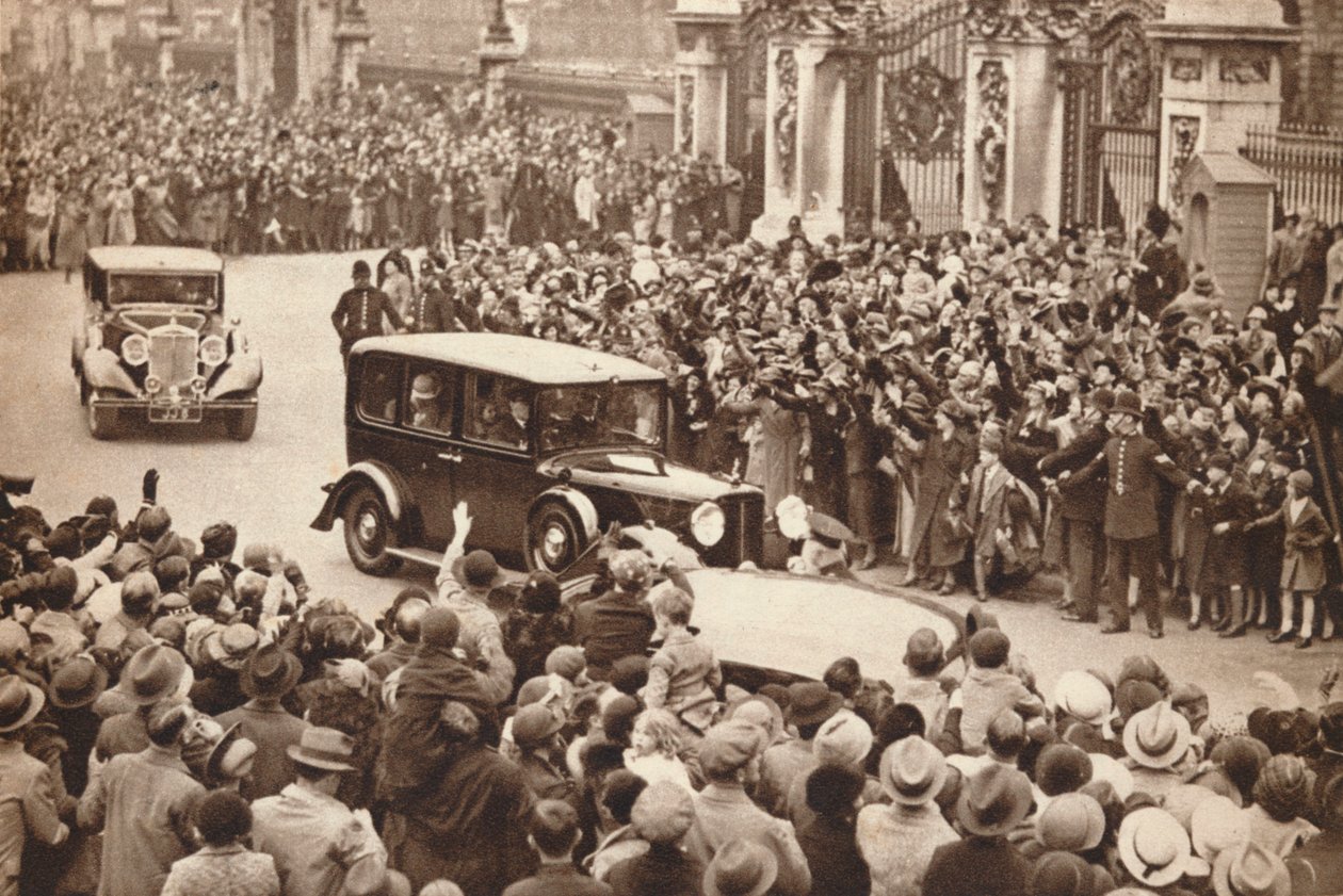George VI. und Königin Elizabeth verlassen den Buckingham-Palast, um Urlaub in Windsor zu machen, 1937 von Unbekannt