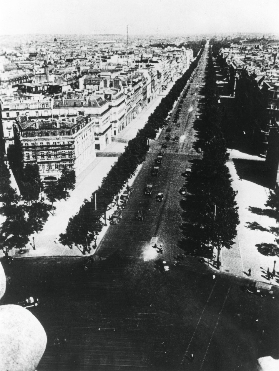 Deutsche Truppen paradieren auf den Champs-Élysées, Paris, 14. Juni 1940 von Unbekannt