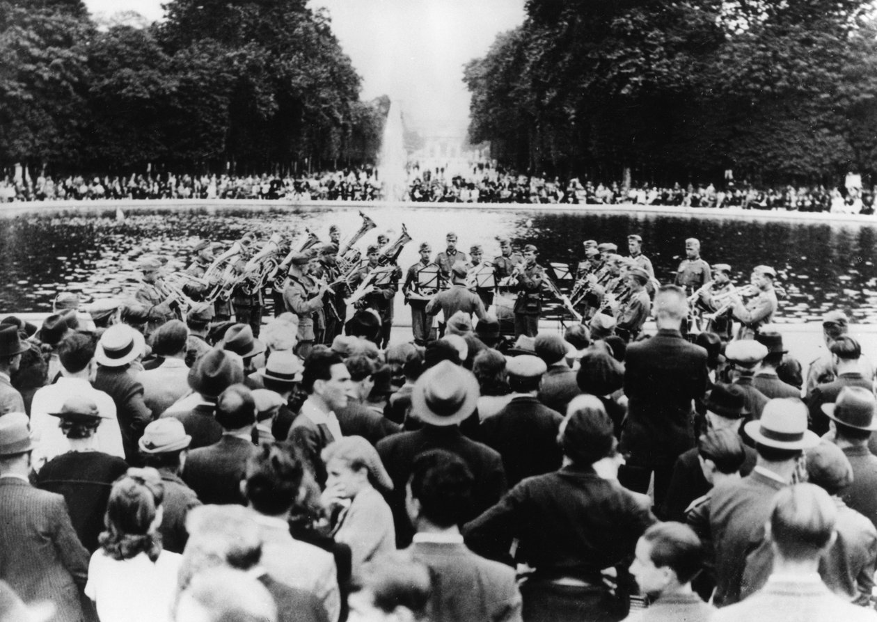 Deutsches Militärkonzert im Garten der Tuilerien, Paris, 15. August 1940 von Unbekannt
