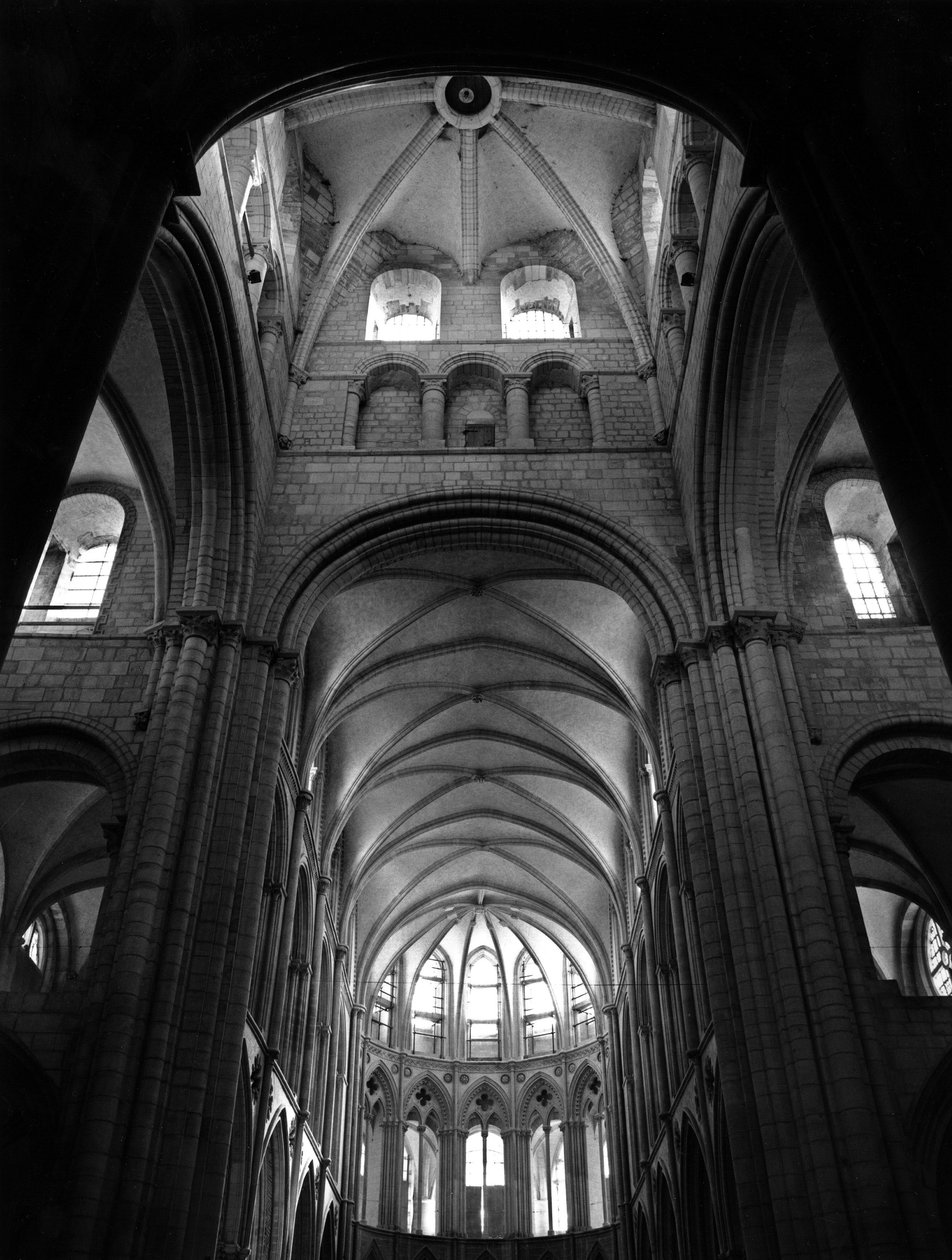 Gotische Kunst: die Gewölbe des Kirchenschiffs und des Chors. St. Stephanus Kirche, Caen (Calvados) von Unbekannt