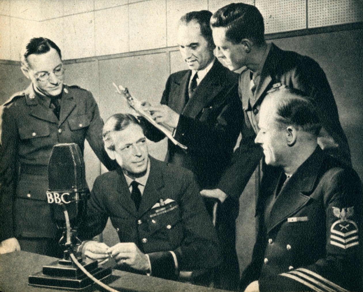 Seine Königliche Hoheit der verstorbene Herzog von Kent nimmt am amerikanischen Unabhängigkeitstag teil, 1942 von Unbekannt