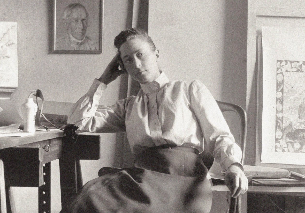 Hilma af Klint in ihrem Atelier in Hamngatan, Stockholm, ca. 1895 von Unbekannt