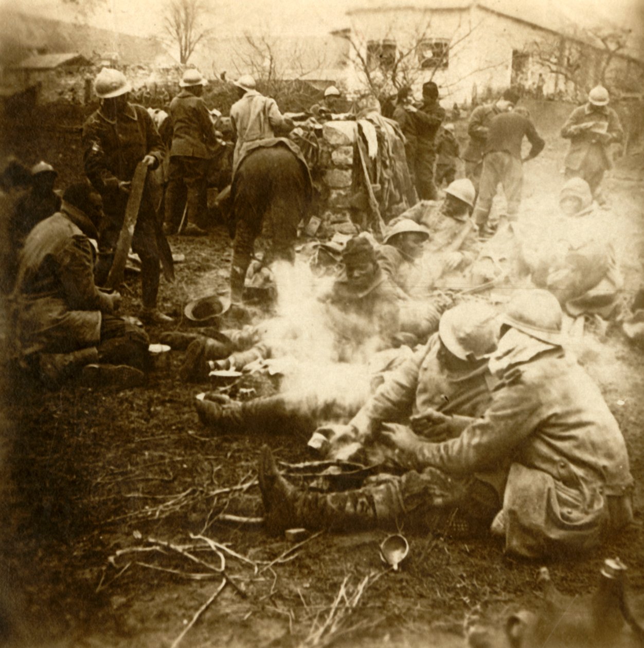 Infanteristen an einer provisorischen Küche, Cussy-Farm, Craonne, Nordfrankreich, ca. 1914-1918 von Unbekannt