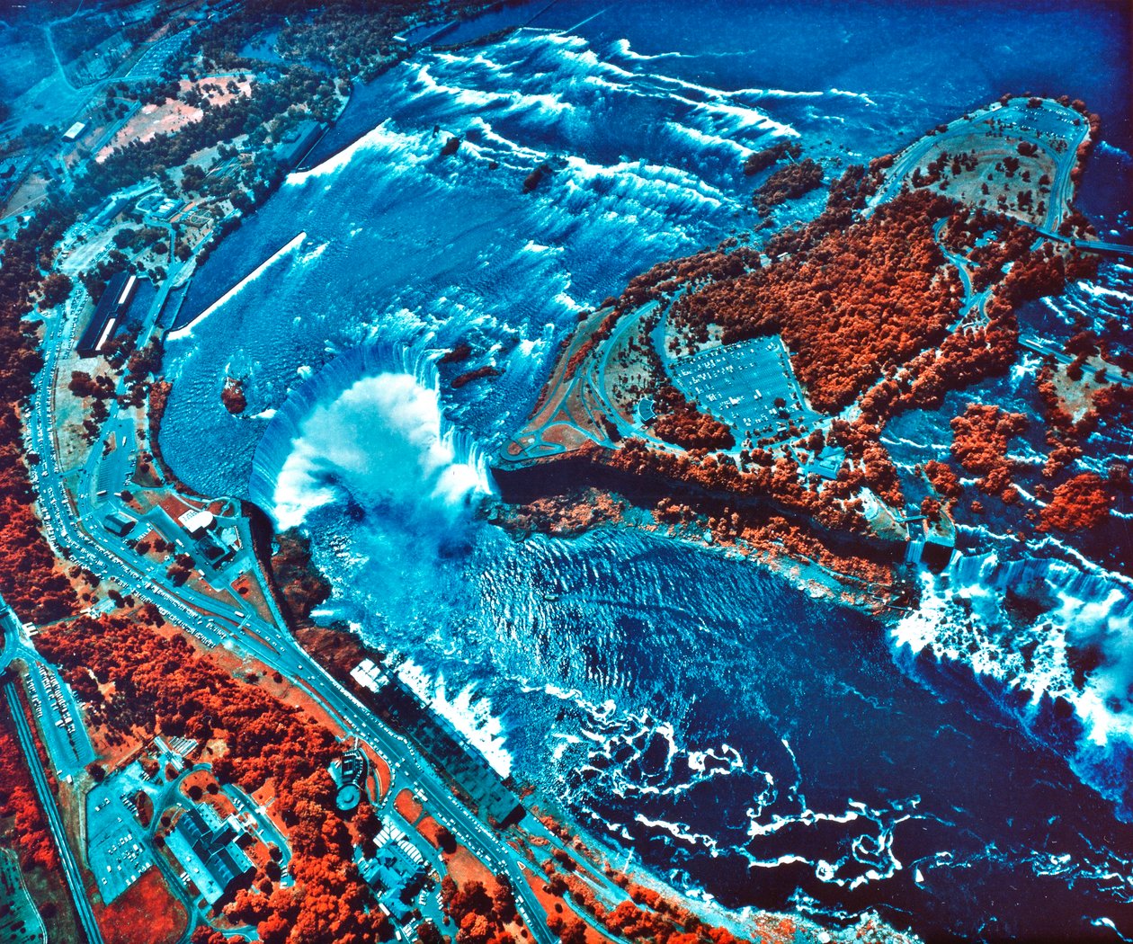 Infrarotfotografie der Niagarafälle, aufgenommen vom NASA Earth Survey 2 Flugzeug von Unbekannt